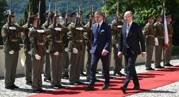 Předseda vlády Bohuslav Sobotka se 8. června 2016 setkal v Kramářově vile se slovenským předsedou vlády Robertem Ficem.