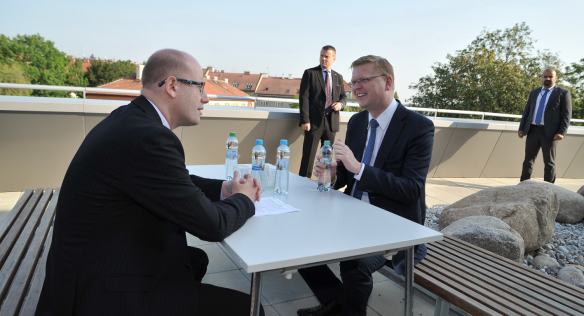 Evaluation meeting between Prime Minister Sobotka and Deputy Prime Minister Pavel Bělobrádek at the Institute of Organic Chemistry and Biochemistry, 7 August 2014.