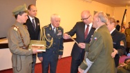 Premiér Sobotka pogratuloval genmjr. v. v. Klemešovi k 93. narozeninám a setkal se s dalšími veterány, 5. února 2015. Zdroj: ČsOL.
