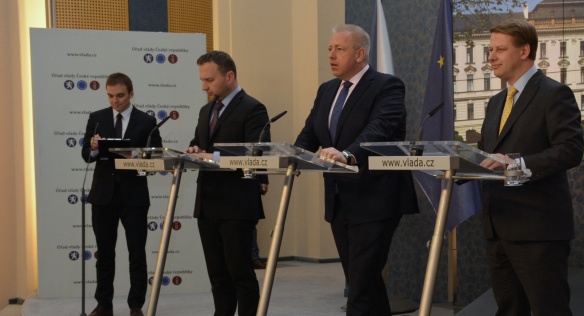 Tisková konference po jednání vlády 18. května 2016.
