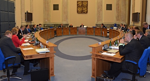 Před jednáním tripartity 18. května 2016.