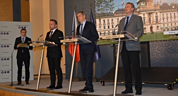 Tisková konference po jednání vlády 23. května 2016.