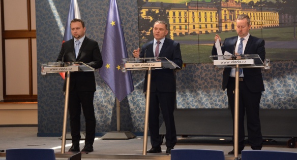 Tisková konference po jednání vlády 8. června 2016.