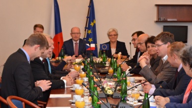 Předseda vlády Bohuslav Sobotka se v pátek 9. října 2015 setkal v Poslanecké sněmovně s českými europoslanci.