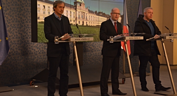 Tisková konference k vyhodnocení bezpečnostních opatření, 16. listopadu 2015. 