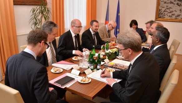 Premiér 22. dubna 2015 jednal s generálním tajemníkem Amnesty International.