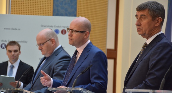 Tisková konference po jednání vlády 25. května 2015.