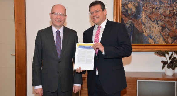 Prime Minister of the Czech Republic Bohuslav Sobotka meets Vice-President Maroš Šefčovič at the Straka Academy on Tuesday 26 May 2015. 