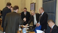 Ministři před jednáním vlády 13. listopadu 2013.