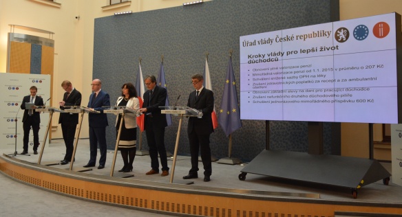 Tisková konference po jednání vlády 15. června 2015.