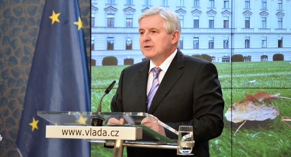 Předseda vlády Jiří Rusnok na tiskové konferenci po jednání vlády.