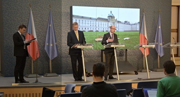 Tisková konference po jednání vlády 19. ledna 2015. 