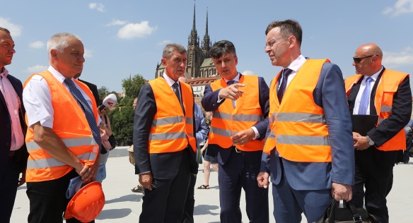 Premiér Andrej Babiš a ministr dopravy Vladimír Kremlík se v Brně seznámili se stavem rekonstrukce hlavního nádraží, 12. června 2019.