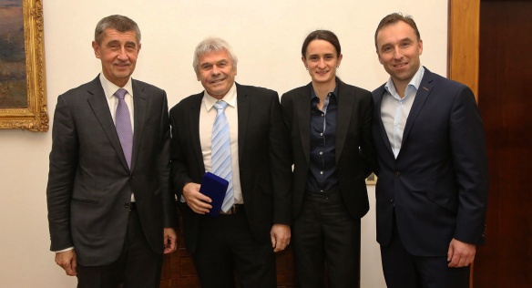 Premiér Babiš přijal na Úřadu vlády úspěšnou rychlobruslařku Martinu Sáblíkovou a jejího trenéra Petra Nováka, 19. března 20019.