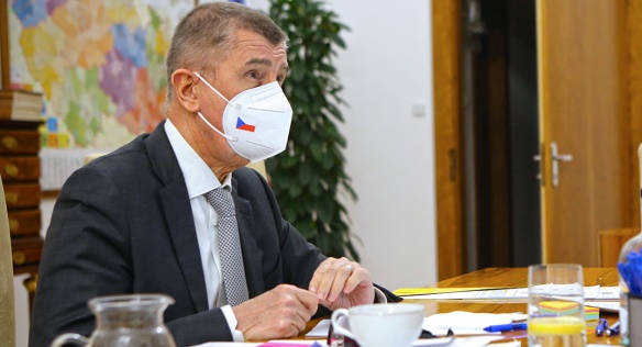 Předseda vlády Andrej Babiš během mimořádné schůze kabinetu, 26. března 2021.