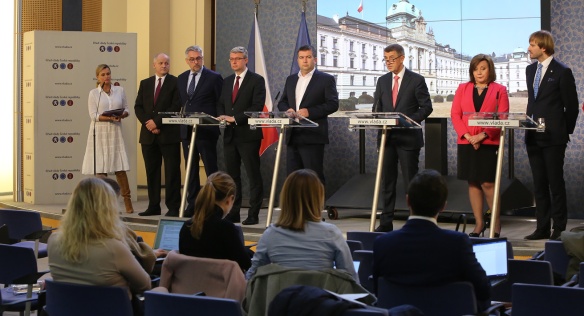 Na tiskové konferenci vláda oznámila schválení finanční pomoci malým firmám a živnostníkům postiženým kvůli koronaviru, 9. března 2020.