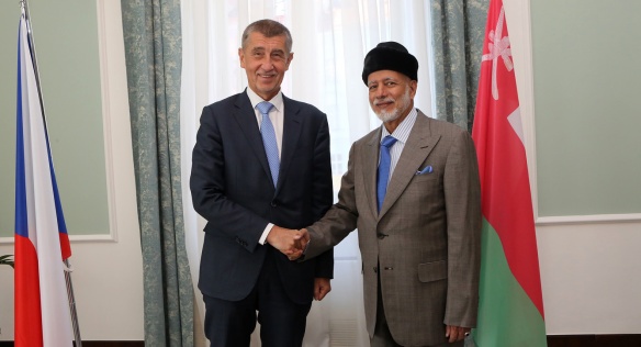 Premiér České republiky Andrej Babiš s ministrem pověřeným agendou zahraničních věcí Sultanátu Omán Júsufem bin Alawí bin Abdulláhem, 15. dubna 2019.