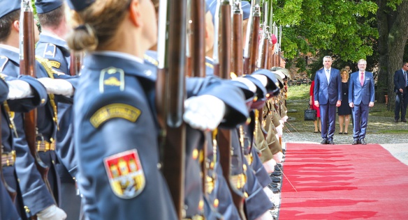 Tématem jednání českého premiéra Petra Fialy a rakouského kancléře Karla Nehammera byly hlavně důsledky ruské agrese na Ukrajině, 17. května 2022.