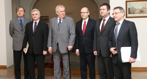 Předseda vlády Bohuslav Sobotka se 17. února 2015 na Pražském hradě zúčastnil setkání ústavních činitelů České republiky.