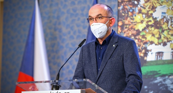 Vláda pošle zaměstnancům sociálních služeb tři miliony respirátorů