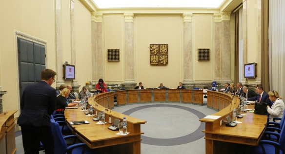 Ministr dopravy Ťok a premiér Babiš na tiskové konferenci po jednání vlády, 10. července 2018.