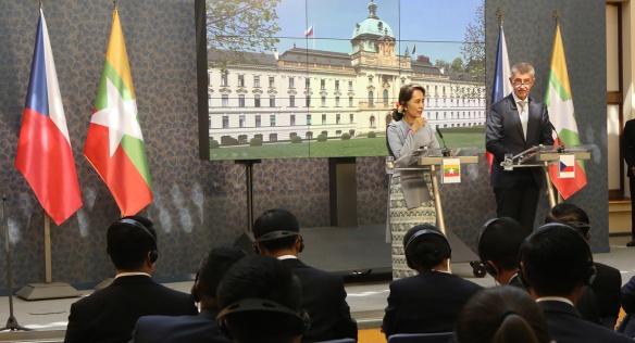 Premiér Babiš se setkal se státní poradkyní Myanmaru Su Ťij