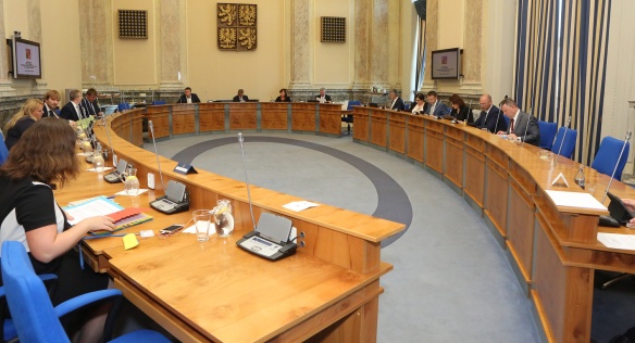 Vláda na jednání v pondělí 3. června 2019 řešila mimo jiné novelu volebních zákonů.
