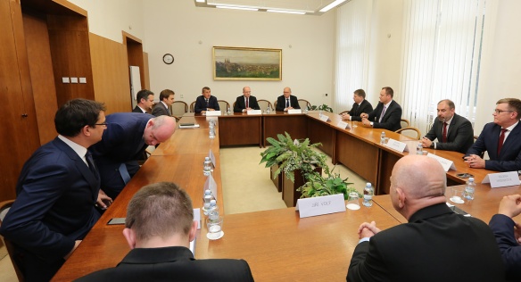 Prime Minister Bohuslav Sobotka installed Ivan Pilný in the office of the Minister of Finance, 24 May 2017.