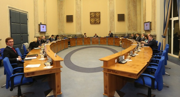 Vláda na jednání v úterý 20. listopadu rozhodla mimo jiné o navýšení minimální mzdy na 13 350 korun měsíčně