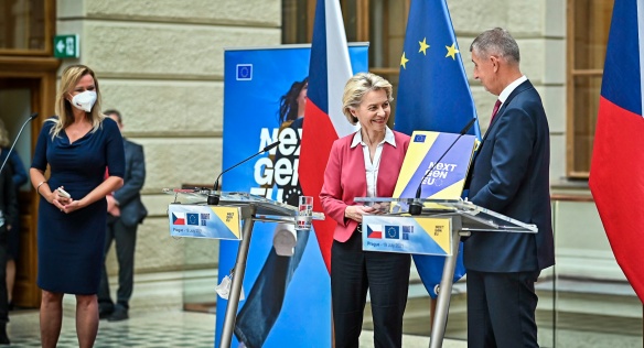Předsedkyně Evropské komise Ursula von der Leyenová na tiskové konferenci s premiérem Andrejem Babišem, 19. července 2021. 