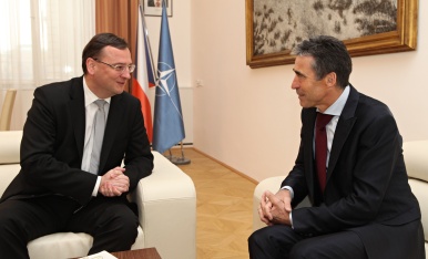 Předseda vlády Petr Nečas se setkal s generálním tajemníkem NATO Andersem Fogh Rasmussenem, 12. listopadu 2012