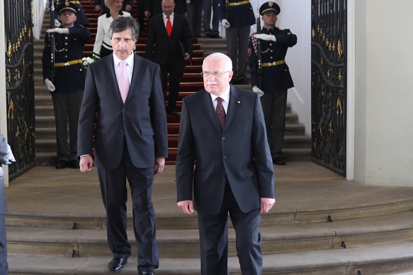 Prezident Václav Klaus a premiér Jan Fischer po jmenování vlády, 8. května 2009