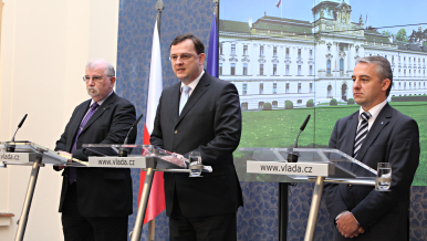 Premiér vyzval zástupce odborů k odvolání stávky