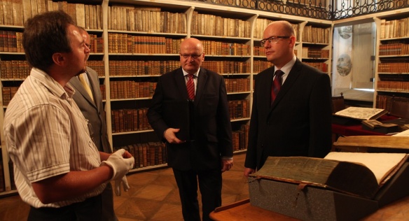 Premiér B. Sobotka se v úterý 8. července 2014 v úvodu série bilančních cest do jednotlivých resortů setkal s ministrem kultury D. Hermanem.