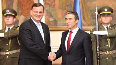 Premiér Petra Nečas s generálním tajemníkem NATO Andersem Fogh Rasmussenem