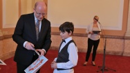 Předseda vlády Bohuslav Sobotka ocenil děti z dětských domovů, 13. prosince 2016.