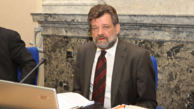 Vláda je pro průhlednější financování politických stran