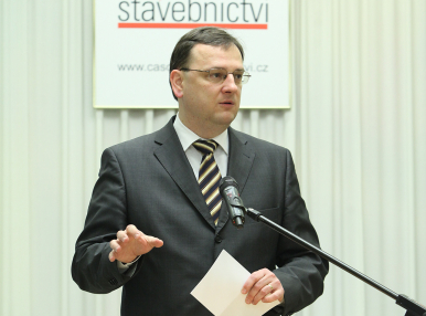 Premiér vytvoří poradní sbor pro otázky stavebnictví