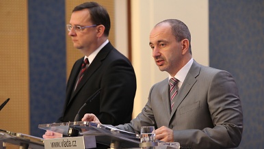 Premiér Petr Nečas představil společně s ministrem průmyslu a obchodu Martinem Kubou plán na snižování byrokracie do roku 2014, 10. ledna 2012