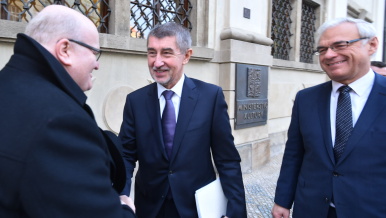 Předseda vlády Andrej Babiš uvedl Ilju Šmída do funkce ministra kultury, 18. prosince 2017.