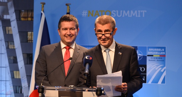 Tisková konference premiéra Andreje Babiše a 1. místopředsedy vlády Jana Hamáčka na summitu NATO v Bruselu, 12. července 2018.