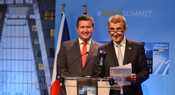 Tisková konference premiéra Andreje Babiše a 1. místopředsedy vlády Jana Hamáčka na summitu NATO v Bruselu, 12. července 2018.