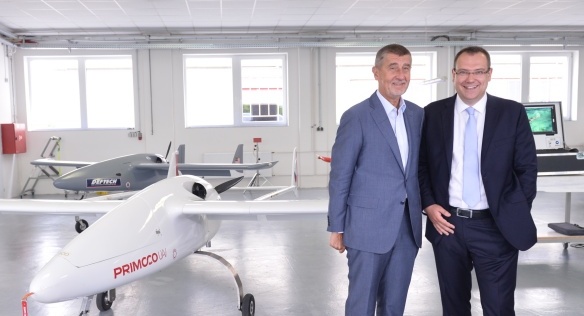 Andrej Babiš jednal v Primoco UAV o využití bezpilotních civilních letounů při boji s migrací, 14. srpna 2018.