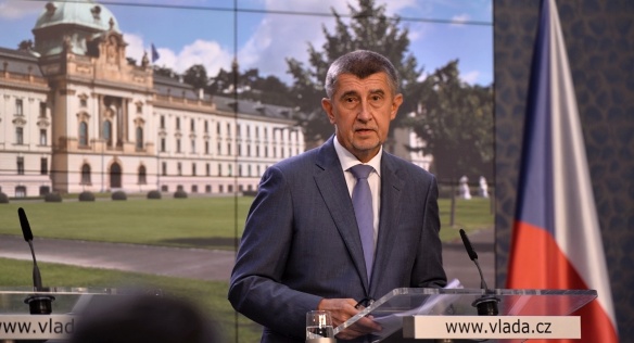 Ministři a ministryně ve Strakově akademii před jednáním vlády 22. června 2018.