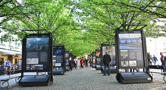 Premiér na Kampě zahájil vernisáž Voda a civilizace, 2. května 2019.