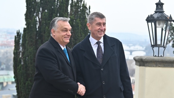 Andrej Babiš s maďarským premiérem Orbánem na terase Kramářovy vily, 30. listopadu 2018.
