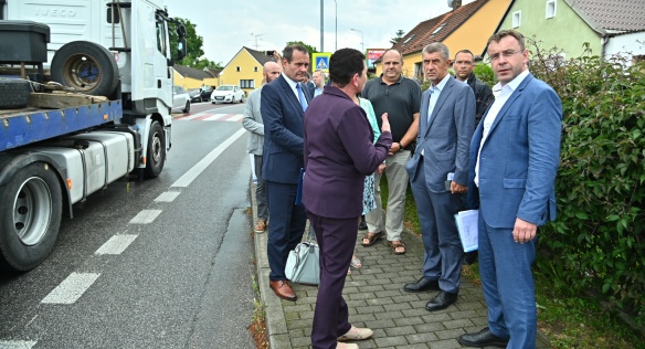 Premiér s ministry v jižních Čechách řešil boj proti suchu i dostavbu dálnice D3, 18. července 2019.