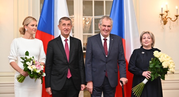 Společné foto premiérského a prezidentského páru před obědem v Lánech, 3. ledna 2019.