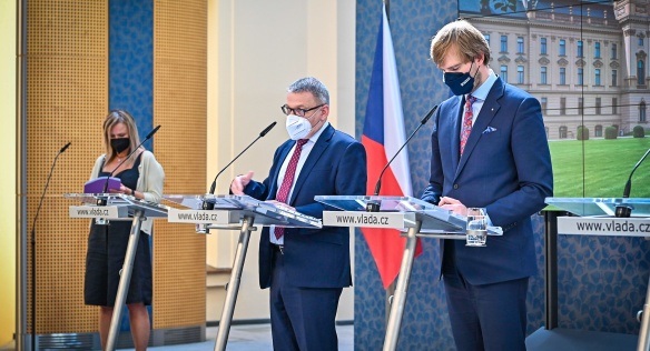 Výsledky jednání vlády prezentovali na tiskové konferenci ministři Adam Vojtěch a Lubomír Zaorálek, 21. června 2021.