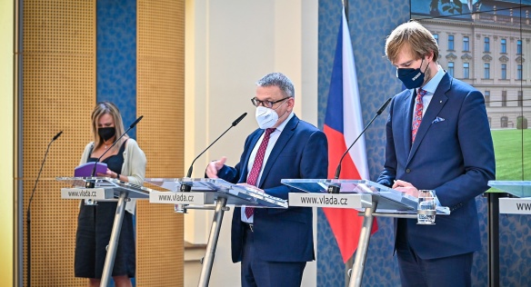 Výsledky jednání vlády prezentovali na tiskové konferenci ministři Adam Vojtěch a Lubomír Zaorálek, 21. června 2021.